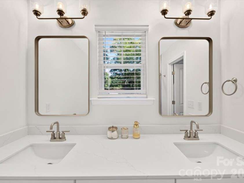 1816 Purser Drive, Charlotte, NC 28215.  MLS# CAR4431336, YatesRealty ID 55766. 