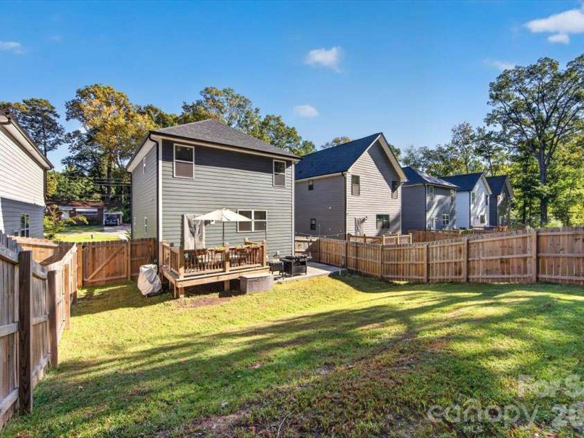 1816 Purser Drive, Charlotte, NC 28215.  MLS# CAR4431336, YatesRealty ID 55766. 