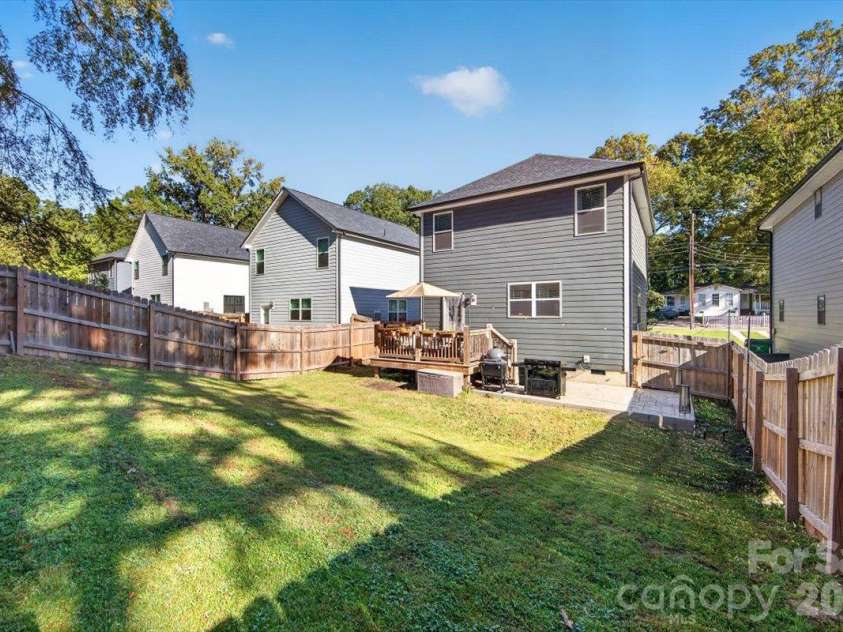 1816 Purser Drive, Charlotte, NC 28215.  MLS# CAR4431336, YatesRealty ID 55766. 