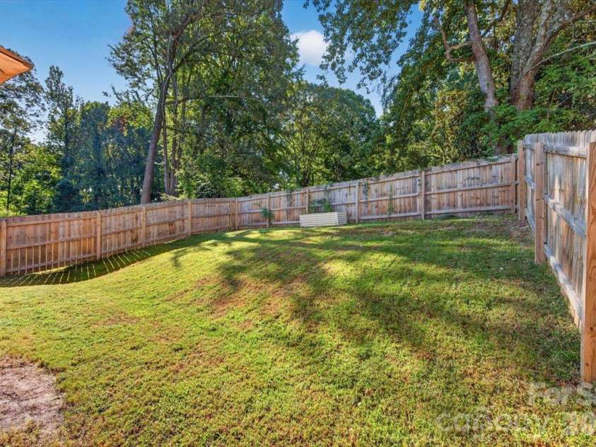 1816 Purser Drive, Charlotte, NC 28215.  MLS# CAR4431336, YatesRealty ID 55766. 