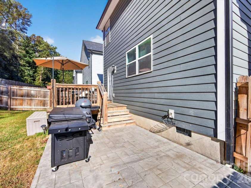 1816 Purser Drive, Charlotte, NC 28215.  MLS# CAR4431336, YatesRealty ID 55766. 