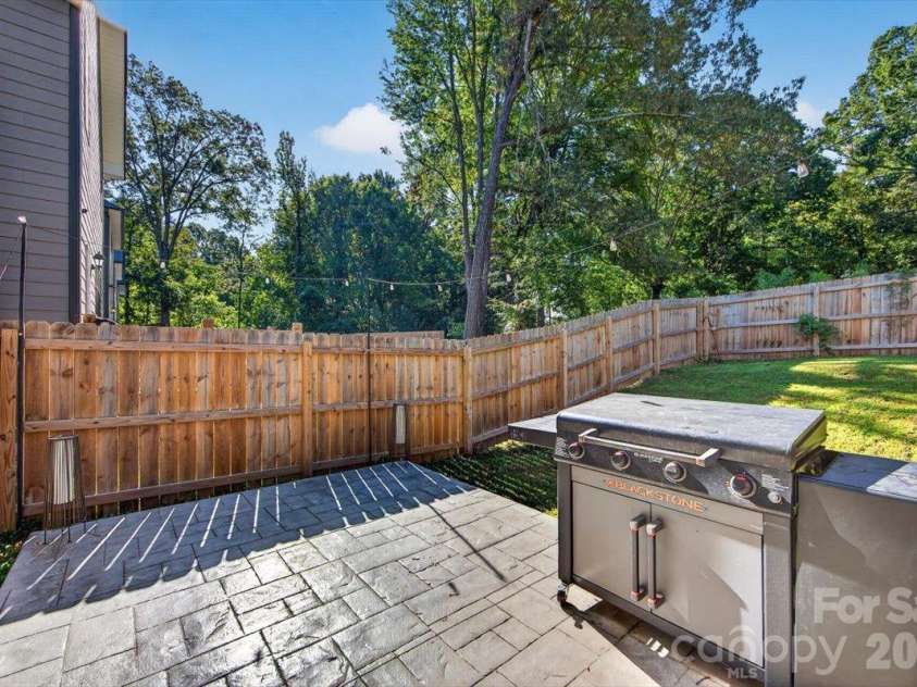 1816 Purser Drive, Charlotte, NC 28215.  MLS# CAR4431336, YatesRealty ID 55766. 