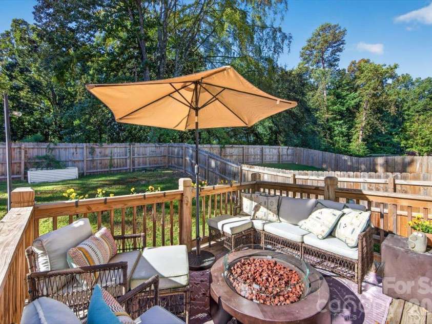 1816 Purser Drive, Charlotte, NC 28215.  MLS# CAR4431336, YatesRealty ID 55766. 
