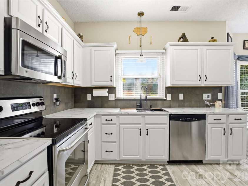119 Shining Armor Court, Mooresville, NC 28117.  MLS# CAR4432724, YatesRealty ID 55770. 