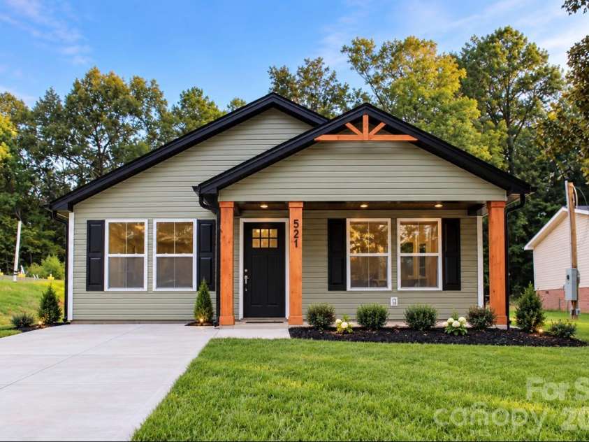 521 Castlewood Circle, Rock Hill, SC 29730.  MLS# CAR4432930, YatesRealty ID 55772. 