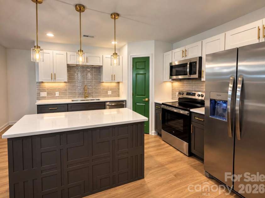 521 Castlewood Circle, Rock Hill, SC 29730.  MLS# CAR4432930, YatesRealty ID 55772. 