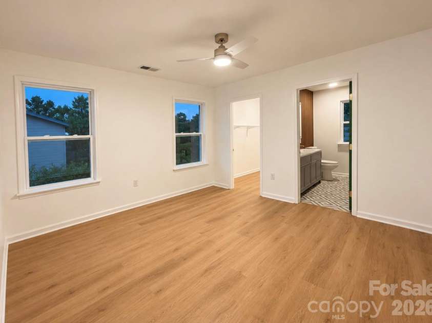 521 Castlewood Circle, Rock Hill, SC 29730.  MLS# CAR4432930, YatesRealty ID 55772. 