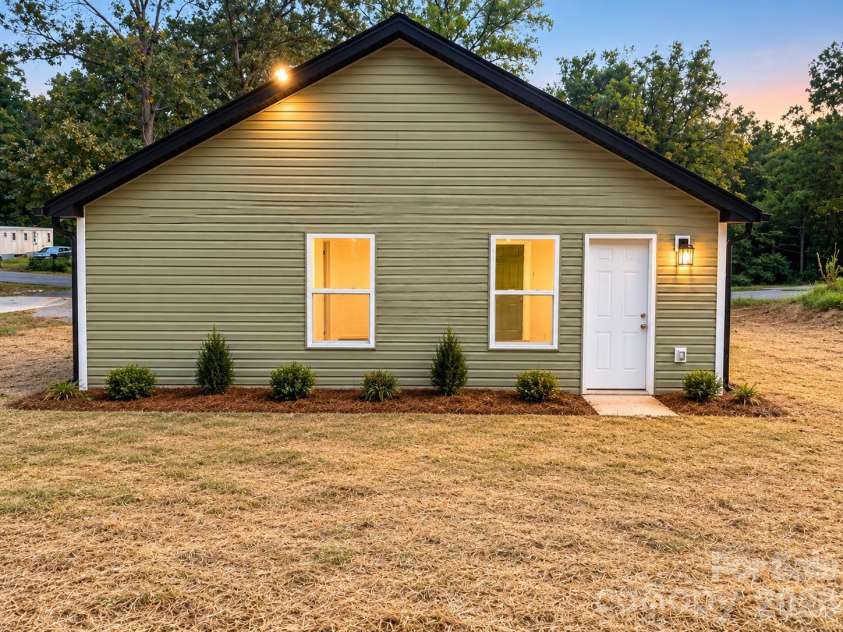521 Castlewood Circle, Rock Hill, SC 29730.  MLS# CAR4432930, YatesRealty ID 55772. 