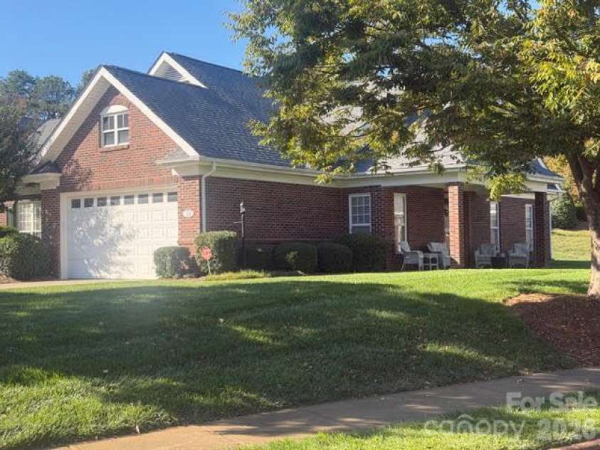 3511 Winter View Court, Charlotte, NC 28269.  MLS# CAR4432422, YatesRealty ID 55773. Front Pouch