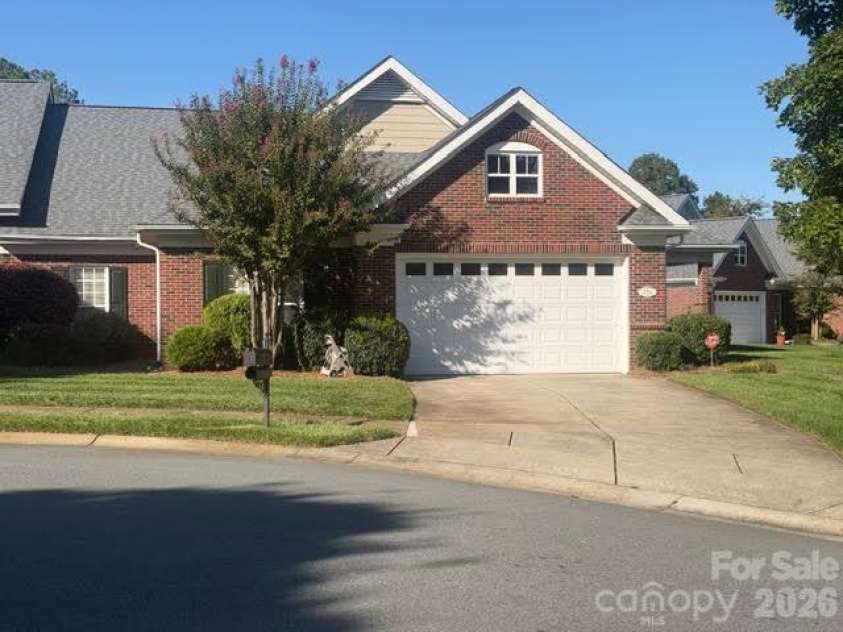 3511 Winter View Court, Charlotte, NC 28269.  MLS# CAR4432422, YatesRealty ID 55773. Garage Entry