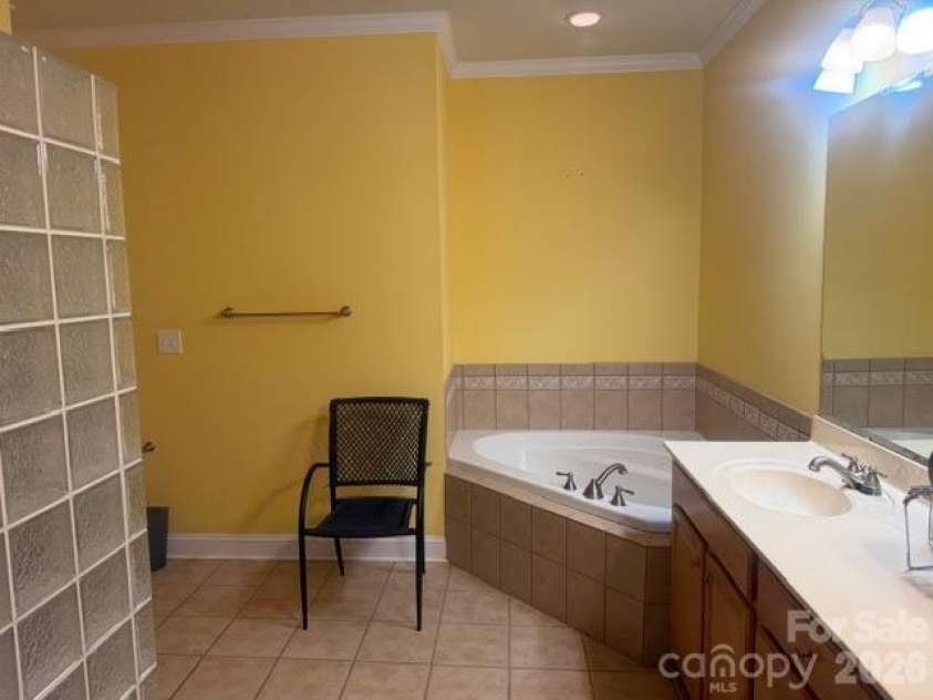 3511 Winter View Court, Charlotte, NC 28269.  MLS# CAR4432422, YatesRealty ID 55773. Garden Tab