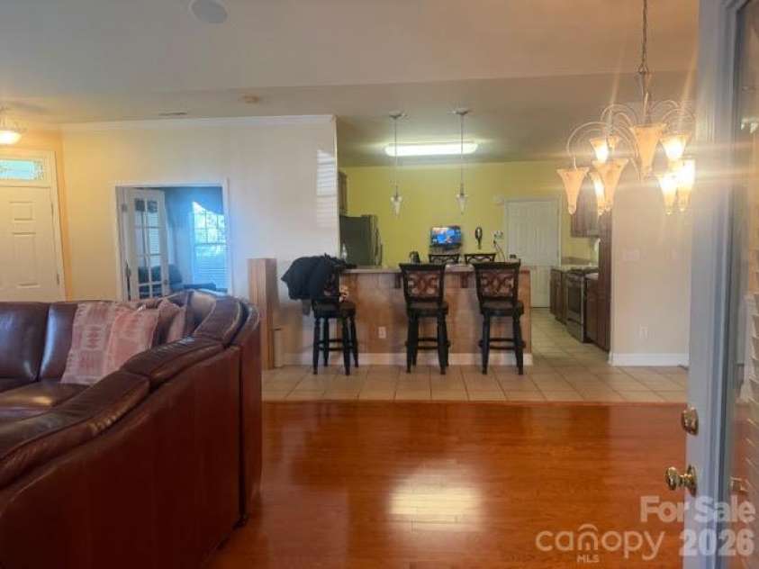3511 Winter View Court, Charlotte, NC 28269.  MLS# CAR4432422, YatesRealty ID 55773. Kitchen Bar
