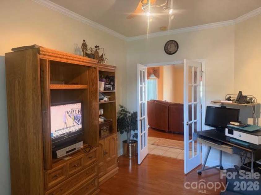 3511 Winter View Court, Charlotte, NC 28269.  MLS# CAR4432422, YatesRealty ID 55773. Office/Flex Room