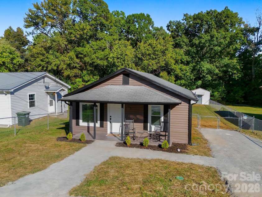 727 Trotter Street, Thomasville, NC 27360.  MLS# CAR4432555, YatesRealty ID 55774. 