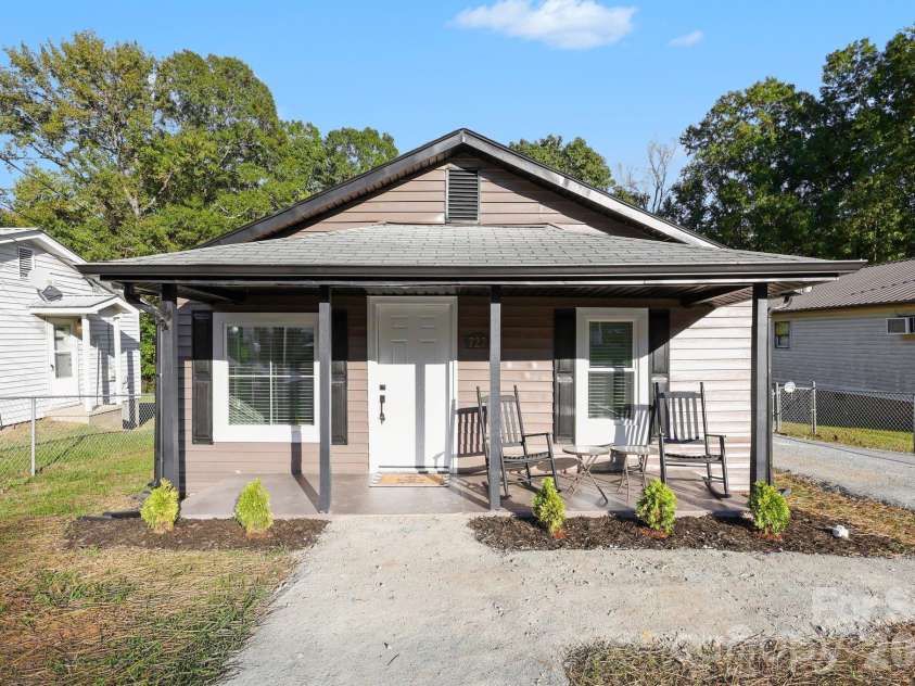 727 Trotter Street, Thomasville, NC 27360.  MLS# CAR4432555, YatesRealty ID 55774. 