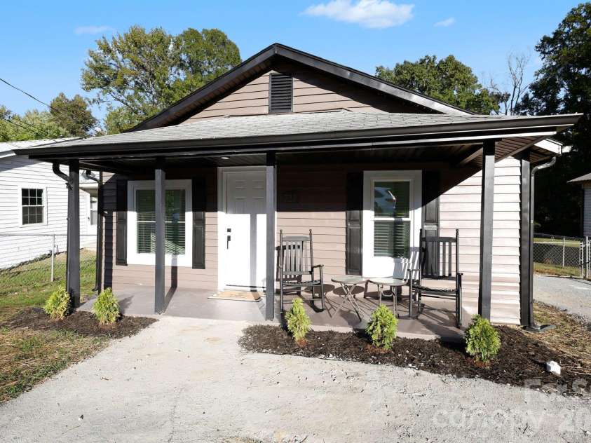 727 Trotter Street, Thomasville, NC 27360.  MLS# CAR4432555, YatesRealty ID 55774. 