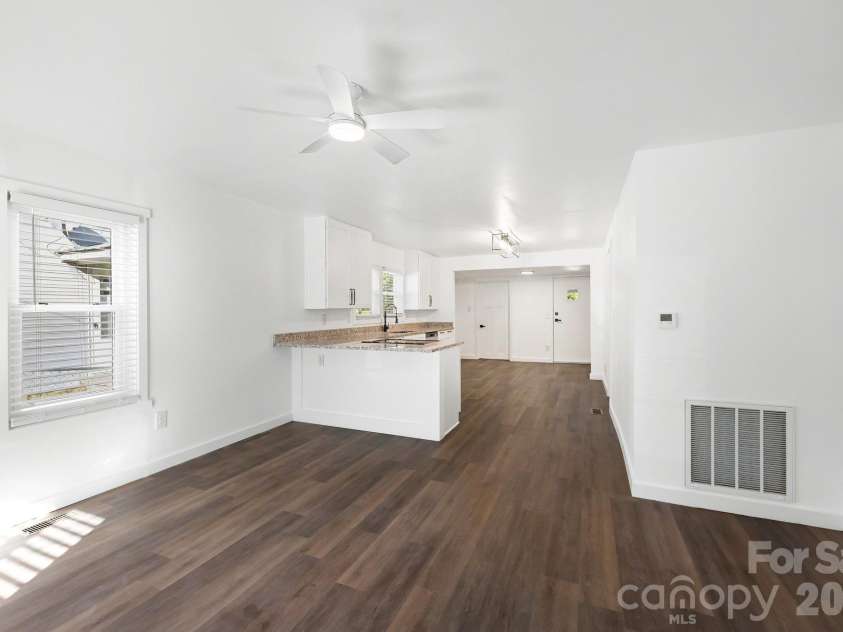 727 Trotter Street, Thomasville, NC 27360.  MLS# CAR4432555, YatesRealty ID 55774. 