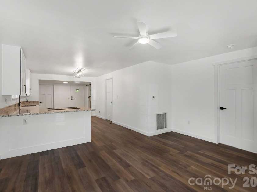 727 Trotter Street, Thomasville, NC 27360.  MLS# CAR4432555, YatesRealty ID 55774. 