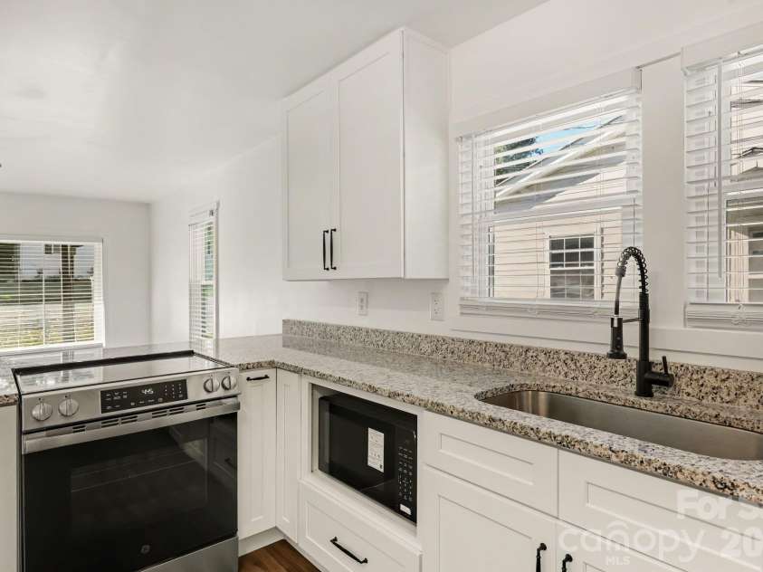 727 Trotter Street, Thomasville, NC 27360.  MLS# CAR4432555, YatesRealty ID 55774. 