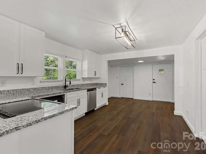 727 Trotter Street, Thomasville, NC 27360.  MLS# CAR4432555, YatesRealty ID 55774. 