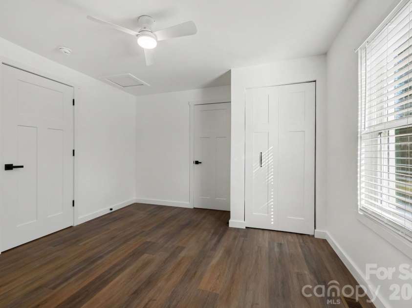 727 Trotter Street, Thomasville, NC 27360.  MLS# CAR4432555, YatesRealty ID 55774. 