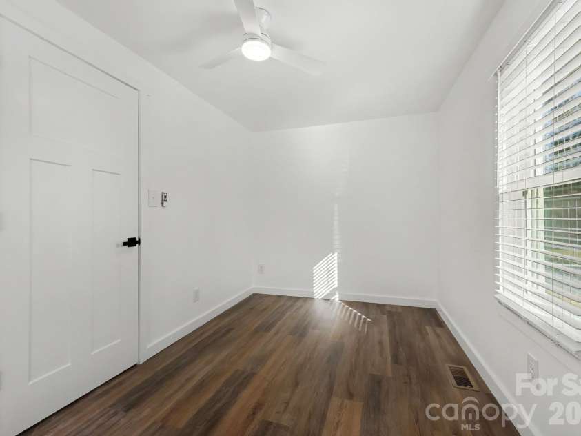 727 Trotter Street, Thomasville, NC 27360.  MLS# CAR4432555, YatesRealty ID 55774. 