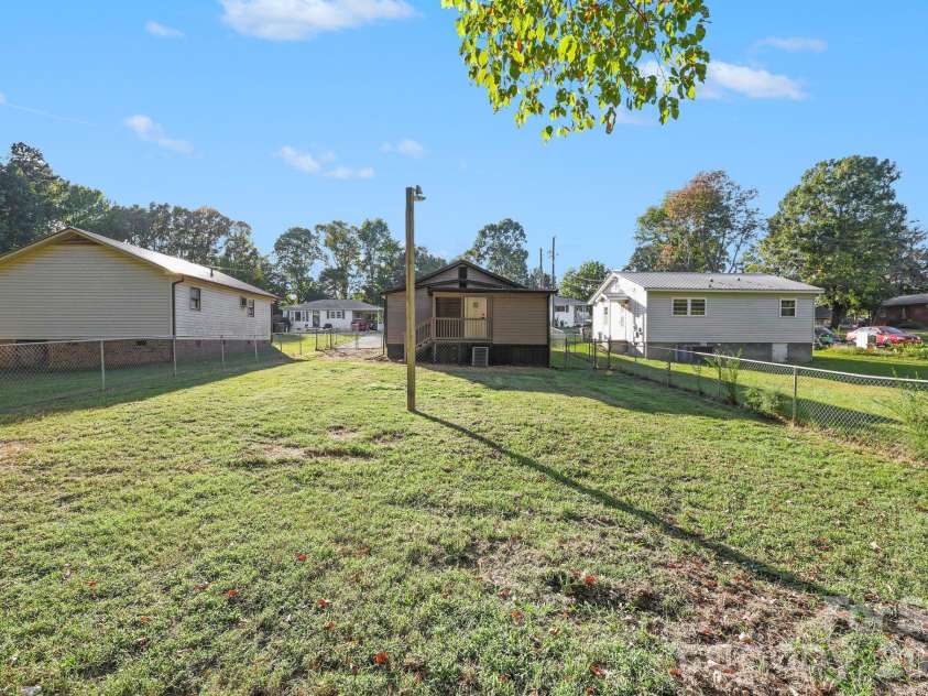 727 Trotter Street, Thomasville, NC 27360.  MLS# CAR4432555, YatesRealty ID 55774. 