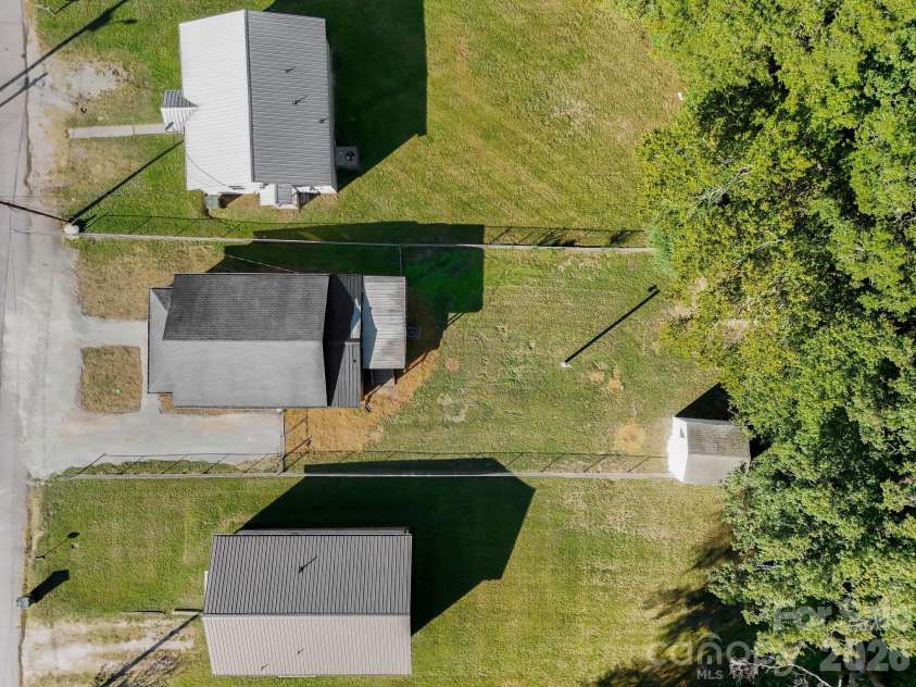 727 Trotter Street, Thomasville, NC 27360.  MLS# CAR4432555, YatesRealty ID 55774. 