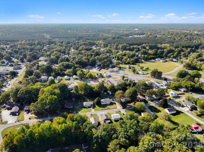 727 Trotter Street, Thomasville, NC 27360.  MLS# CAR4432555, YatesRealty ID 55774. 
