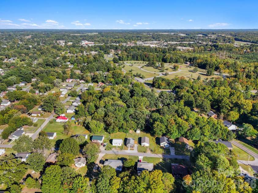 727 Trotter Street, Thomasville, NC 27360.  MLS# CAR4432555, YatesRealty ID 55774. 
