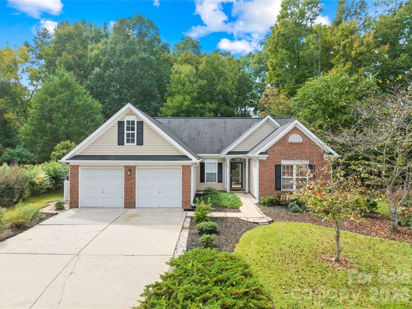 9521 Foggy Meadow Road, Charlotte, NC 28269.  MLS# CAR4432947, YatesRealty ID 55776. 