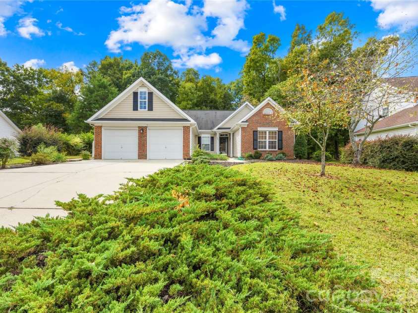 9521 Foggy Meadow Road, Charlotte, NC 28269.  MLS# CAR4432947, YatesRealty ID 55776. 