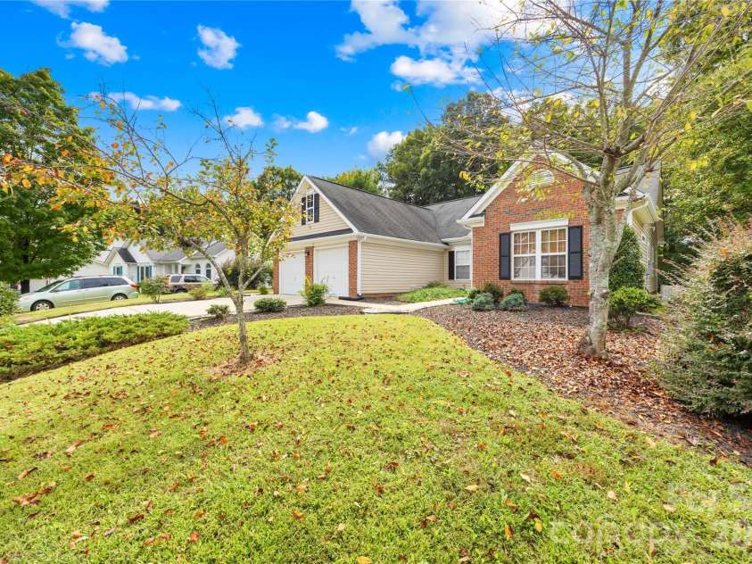 9521 Foggy Meadow Road, Charlotte, NC 28269.  MLS# CAR4432947, YatesRealty ID 55776. 