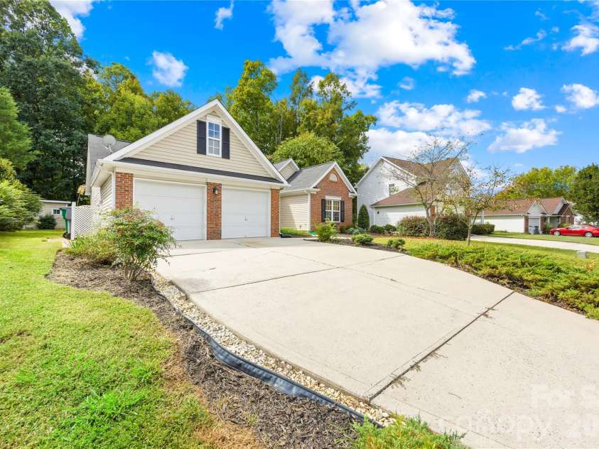9521 Foggy Meadow Road, Charlotte, NC 28269.  MLS# CAR4432947, YatesRealty ID 55776. 