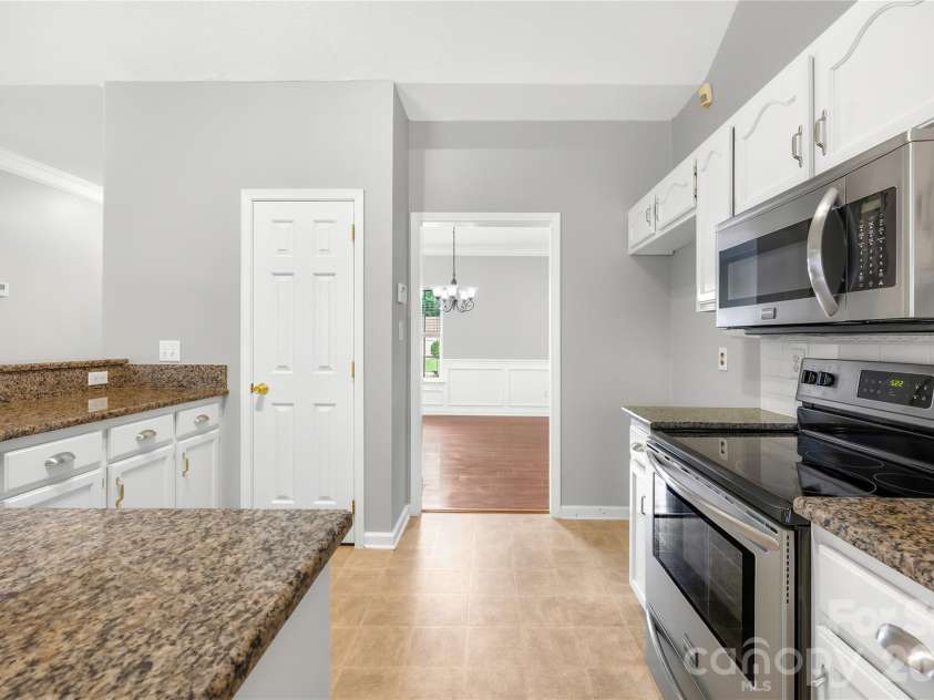 9521 Foggy Meadow Road, Charlotte, NC 28269.  MLS# CAR4432947, YatesRealty ID 55776. 
