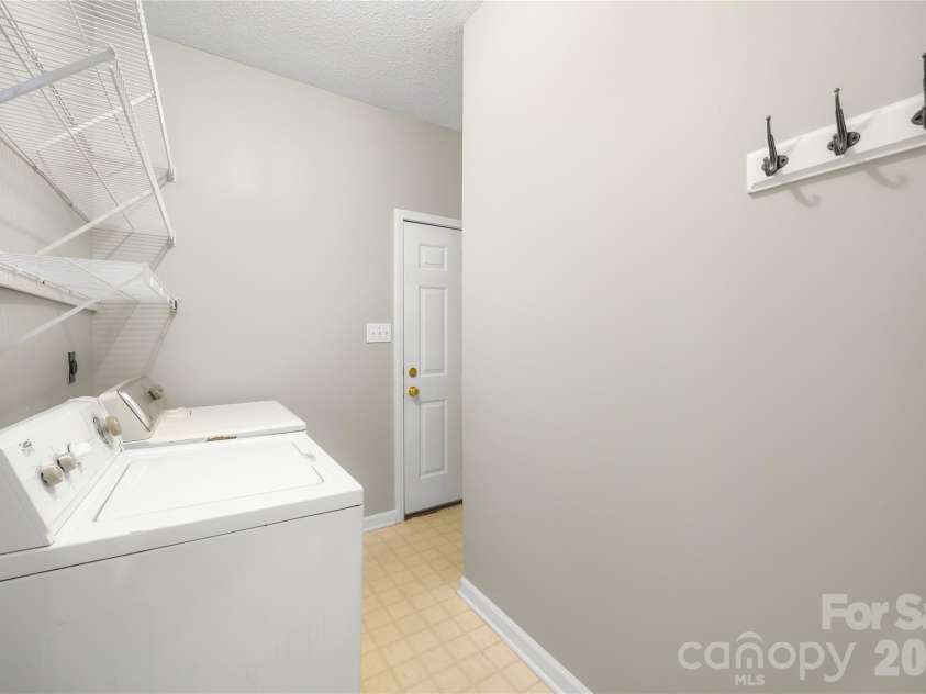9521 Foggy Meadow Road, Charlotte, NC 28269.  MLS# CAR4432947, YatesRealty ID 55776. 