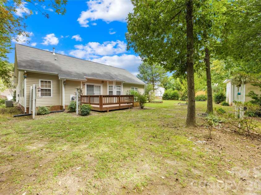 9521 Foggy Meadow Road, Charlotte, NC 28269.  MLS# CAR4432947, YatesRealty ID 55776. 