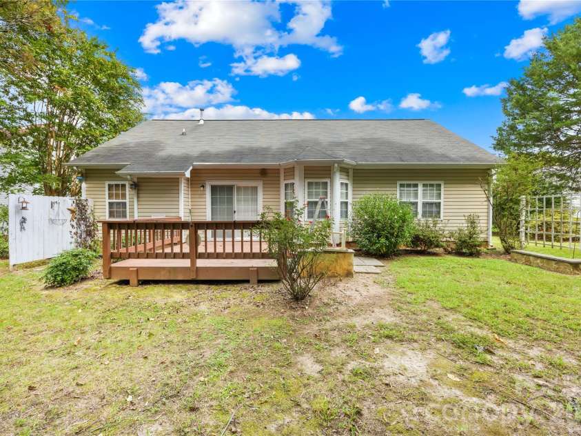 9521 Foggy Meadow Road, Charlotte, NC 28269.  MLS# CAR4432947, YatesRealty ID 55776. 