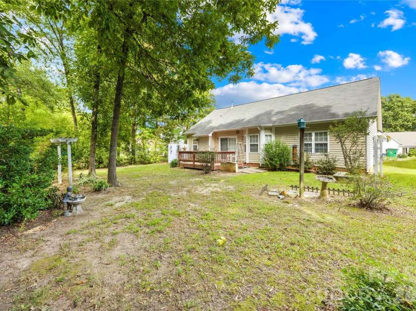 9521 Foggy Meadow Road, Charlotte, NC 28269.  MLS# CAR4432947, YatesRealty ID 55776. 