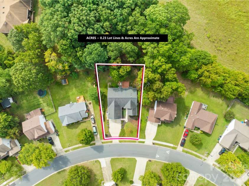 9521 Foggy Meadow Road, Charlotte, NC 28269.  MLS# CAR4432947, YatesRealty ID 55776. 
