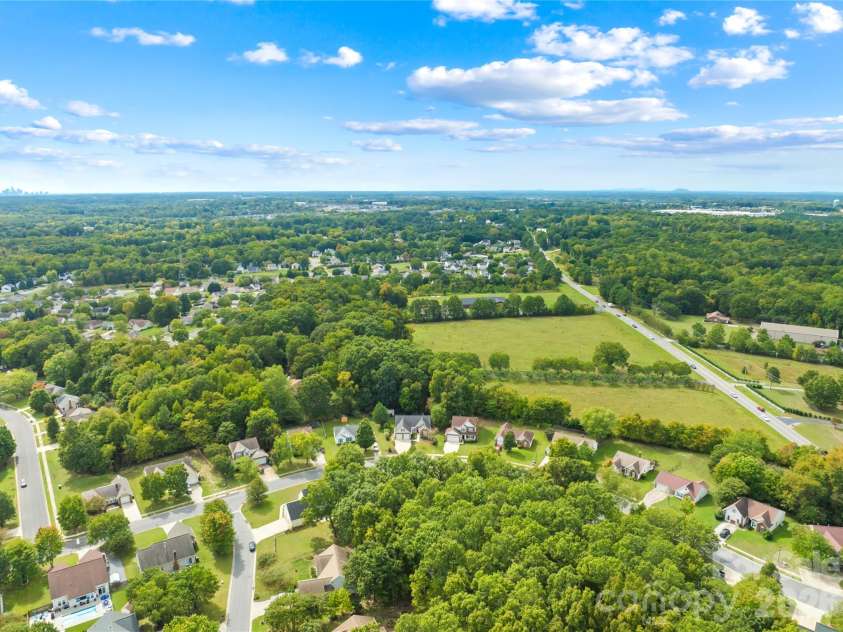 9521 Foggy Meadow Road, Charlotte, NC 28269.  MLS# CAR4432947, YatesRealty ID 55776. 