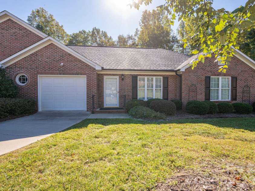 559 Queen Brogan Court, Gastonia, NC 28054.  MLS# CAR4433068, YatesRealty ID 55779. 