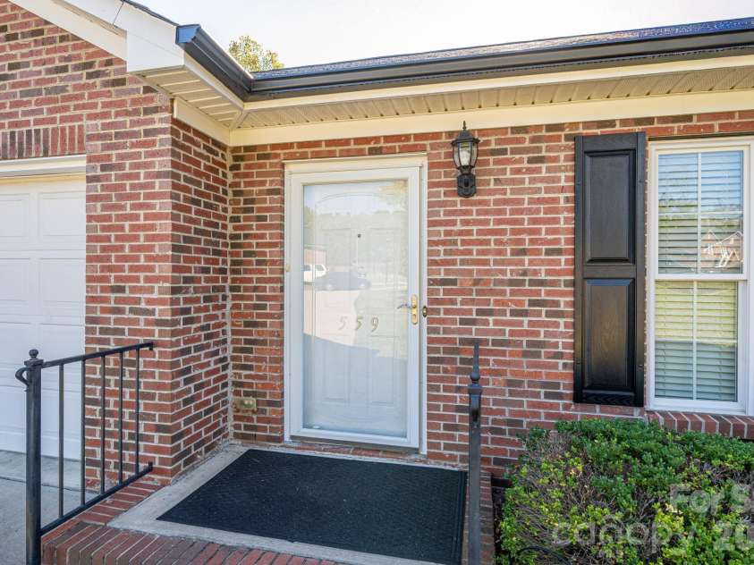 559 Queen Brogan Court, Gastonia, NC 28054.  MLS# CAR4433068, YatesRealty ID 55779. 
