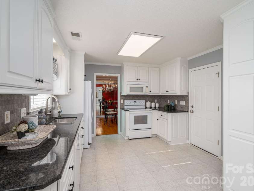559 Queen Brogan Court, Gastonia, NC 28054.  MLS# CAR4433068, YatesRealty ID 55779. 