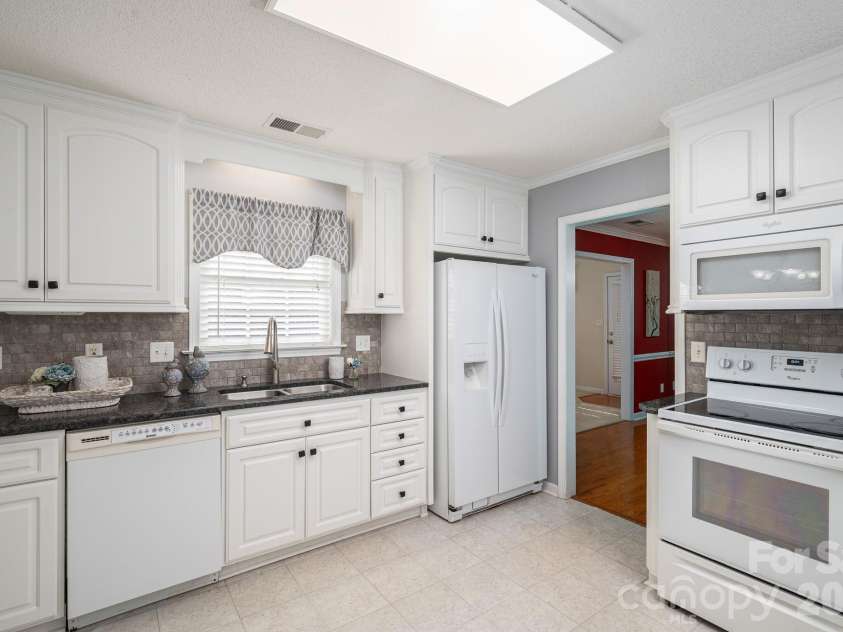 559 Queen Brogan Court, Gastonia, NC 28054.  MLS# CAR4433068, YatesRealty ID 55779. 