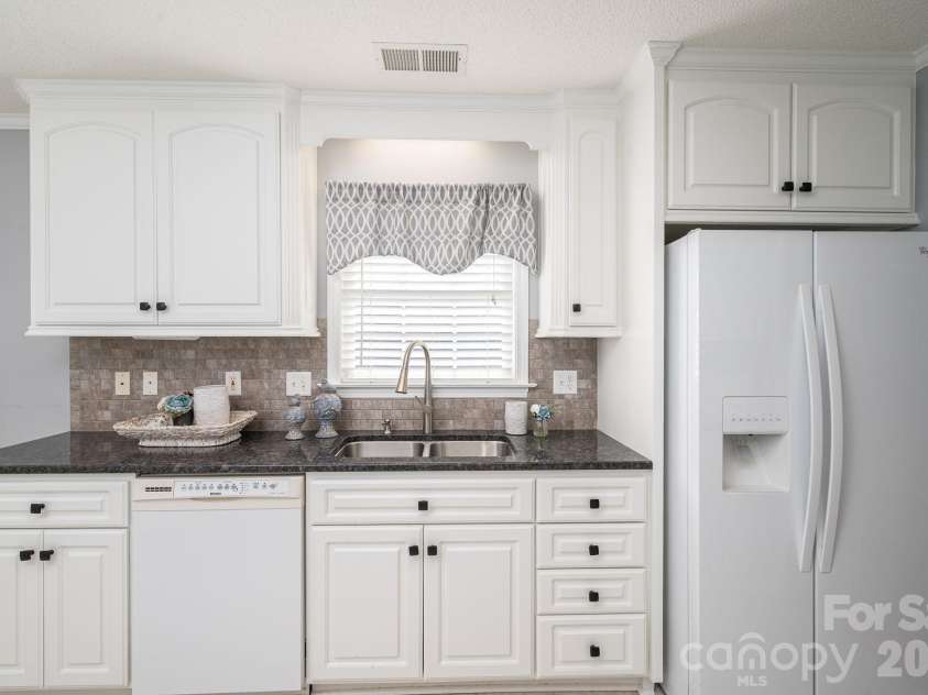 559 Queen Brogan Court, Gastonia, NC 28054.  MLS# CAR4433068, YatesRealty ID 55779. 
