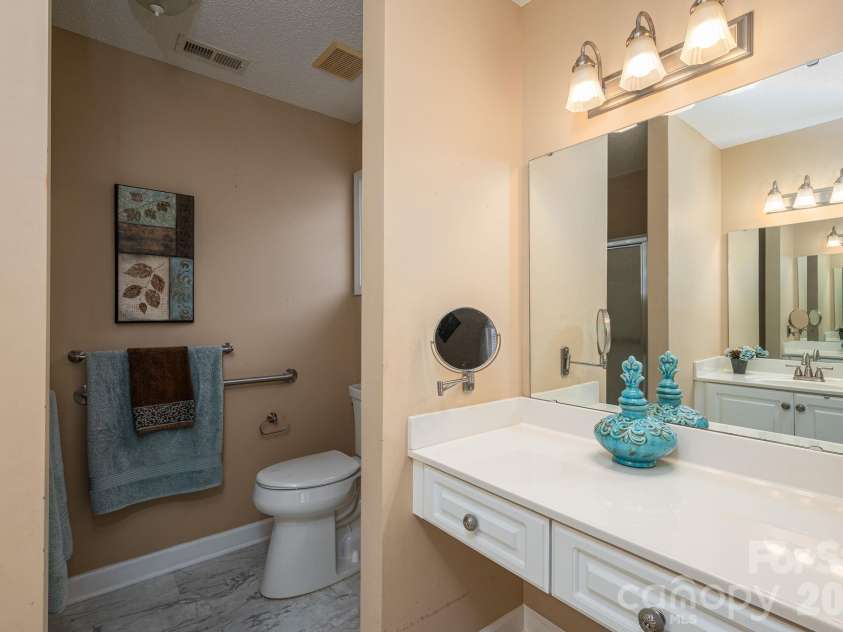 559 Queen Brogan Court, Gastonia, NC 28054.  MLS# CAR4433068, YatesRealty ID 55779. 