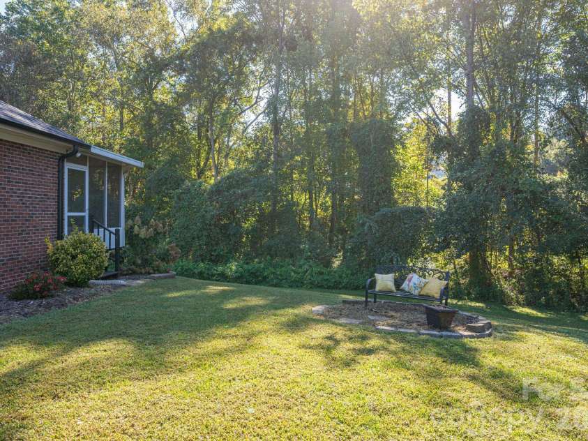 559 Queen Brogan Court, Gastonia, NC 28054.  MLS# CAR4433068, YatesRealty ID 55779. 