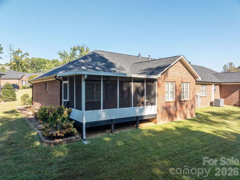 559 Queen Brogan Court, Gastonia, NC 28054.  MLS# CAR4433068, YatesRealty ID 55779. 