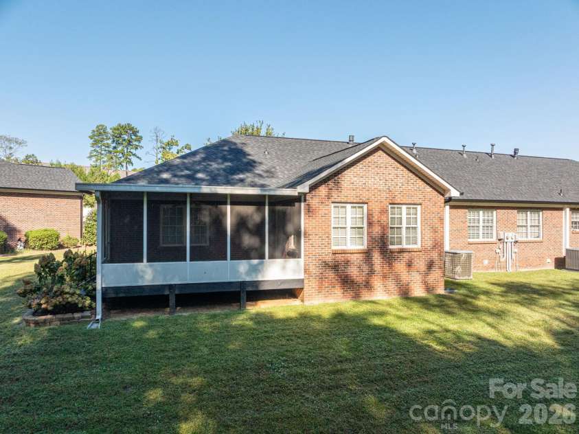 559 Queen Brogan Court, Gastonia, NC 28054.  MLS# CAR4433068, YatesRealty ID 55779. 